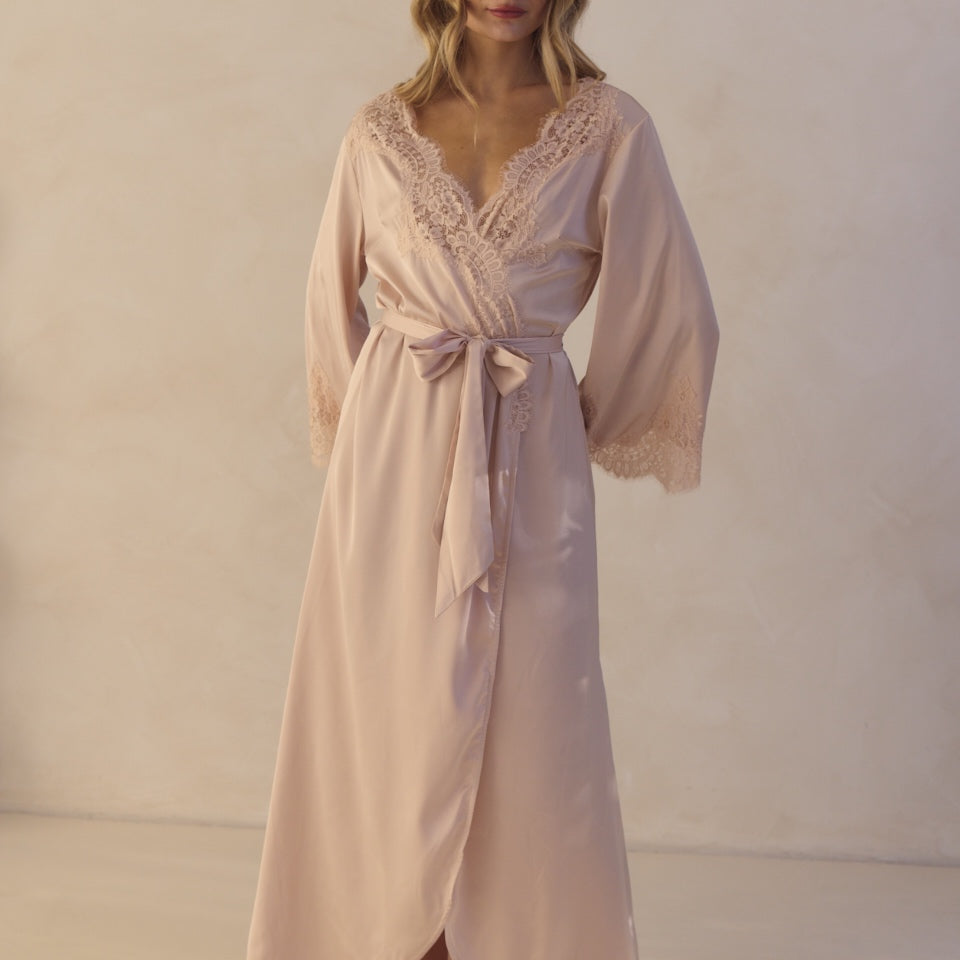 Homebodii Sian long lace bridal robe in blush