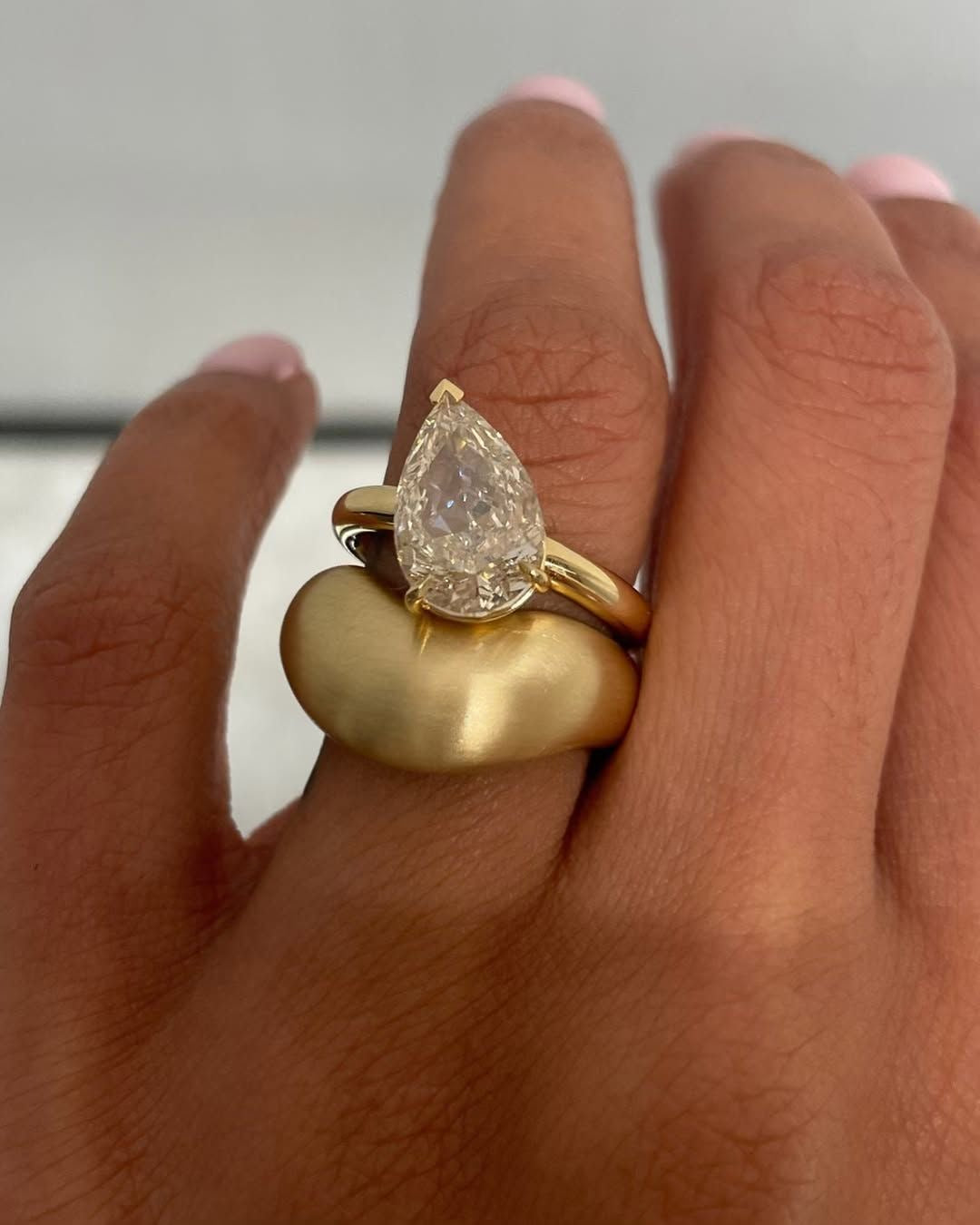 Pear-shaped engagement ring